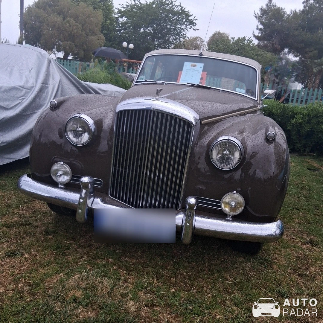 Bentley S2 spotted in Alimos, Greece