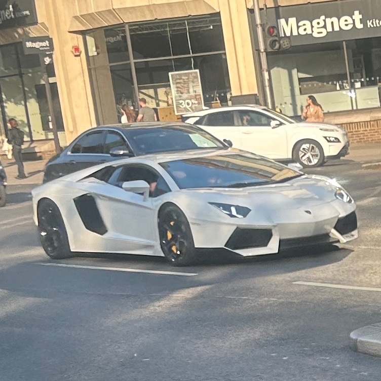 Lamborghini Aventador LP700-4