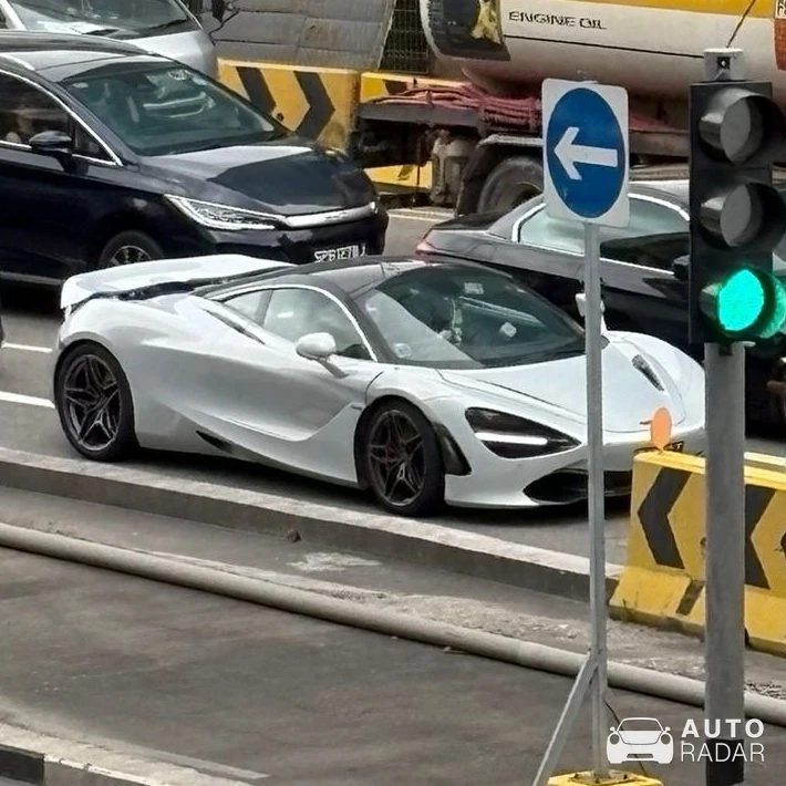 McLaren 720S spotted in Singapore, Singapore