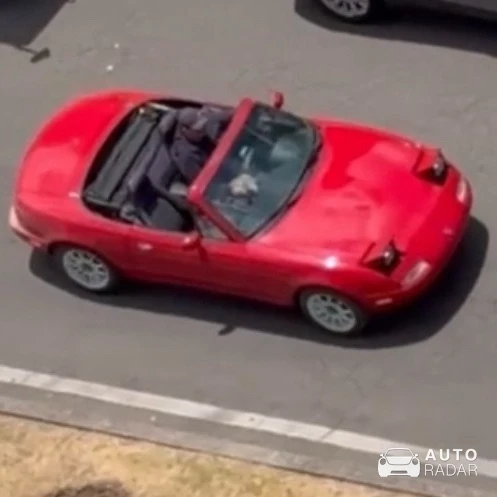 Mazda MX-5 NA spotted in Villa Urquiza, Argentina