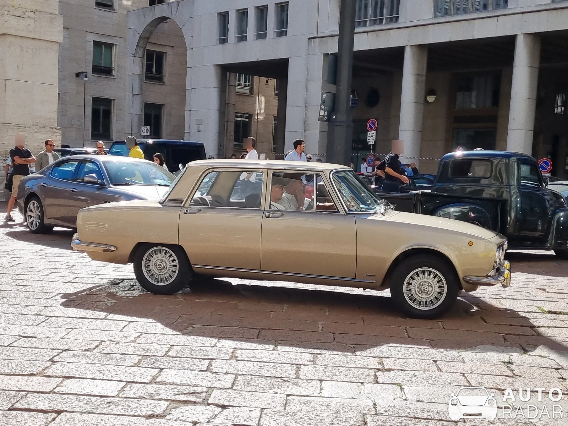 Alfa Romeo 2000 Berlina spotted in Milano