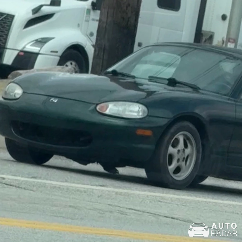 Mazda MX-5 NB spotted in Akron
