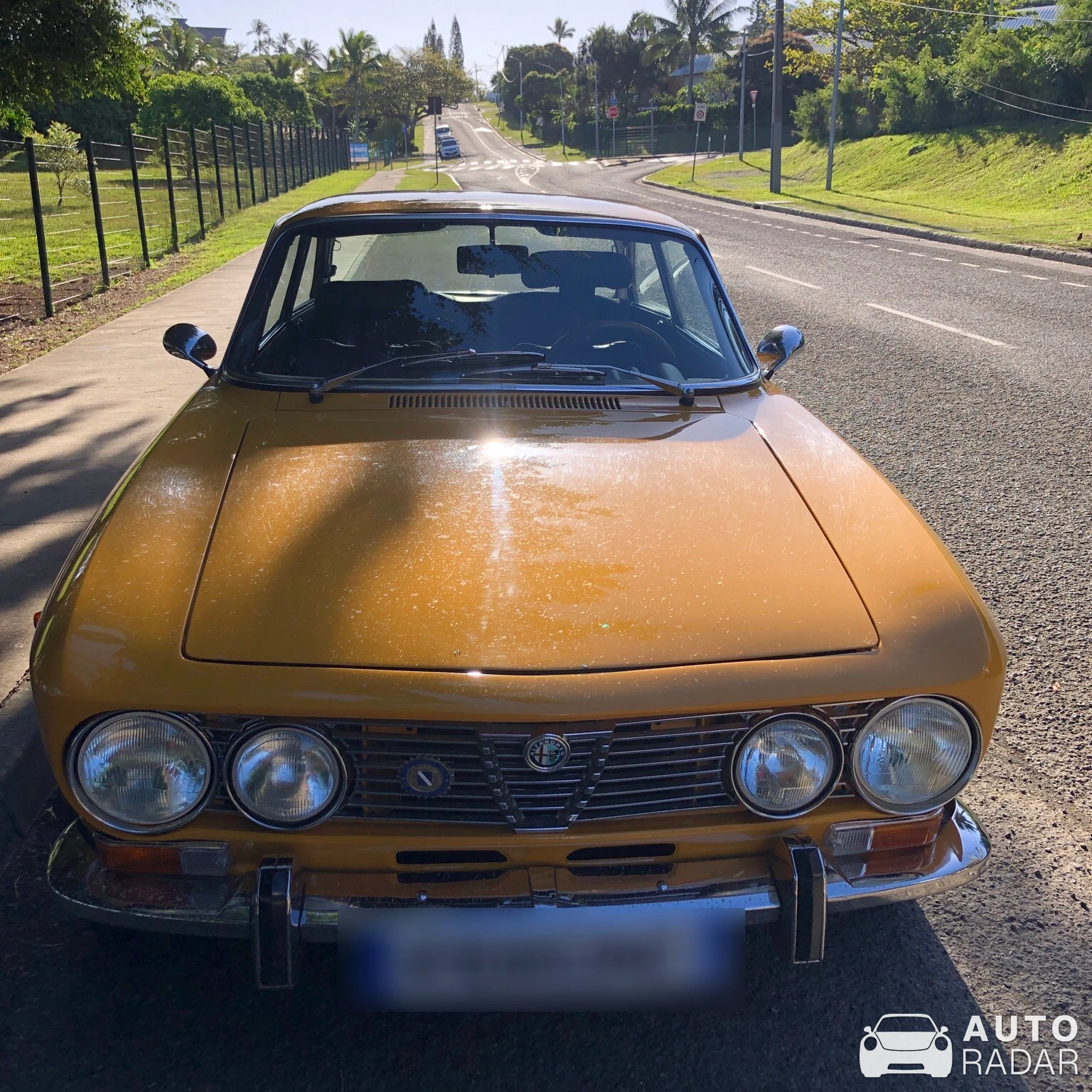 Alfa Romeo 2000 GTV spotted in Nouméa