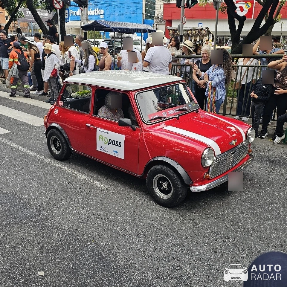 Mini Cooper spotted in Medellín, Colombia