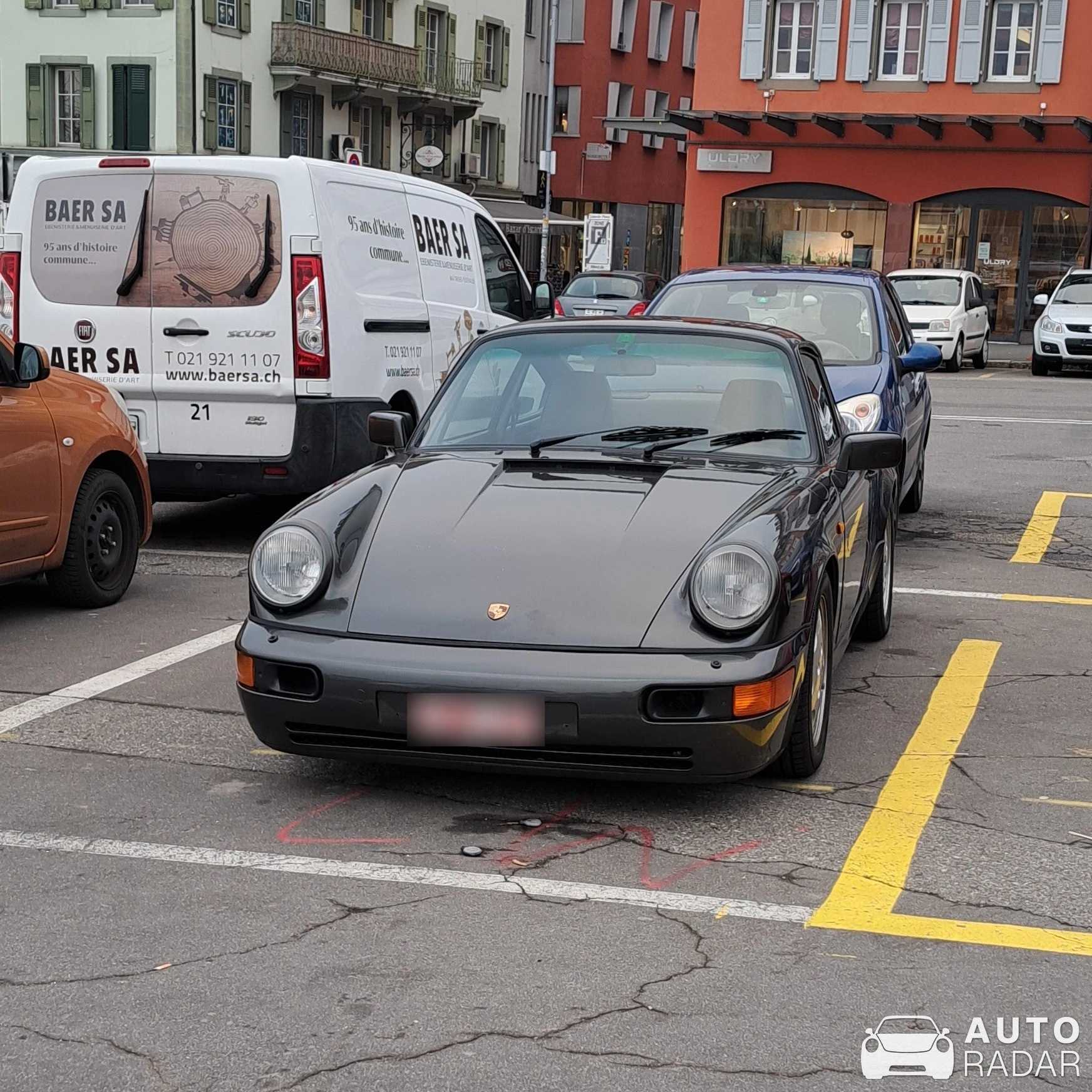 Porsche 964 Carrera 4 spotted in Vevey, Suisse