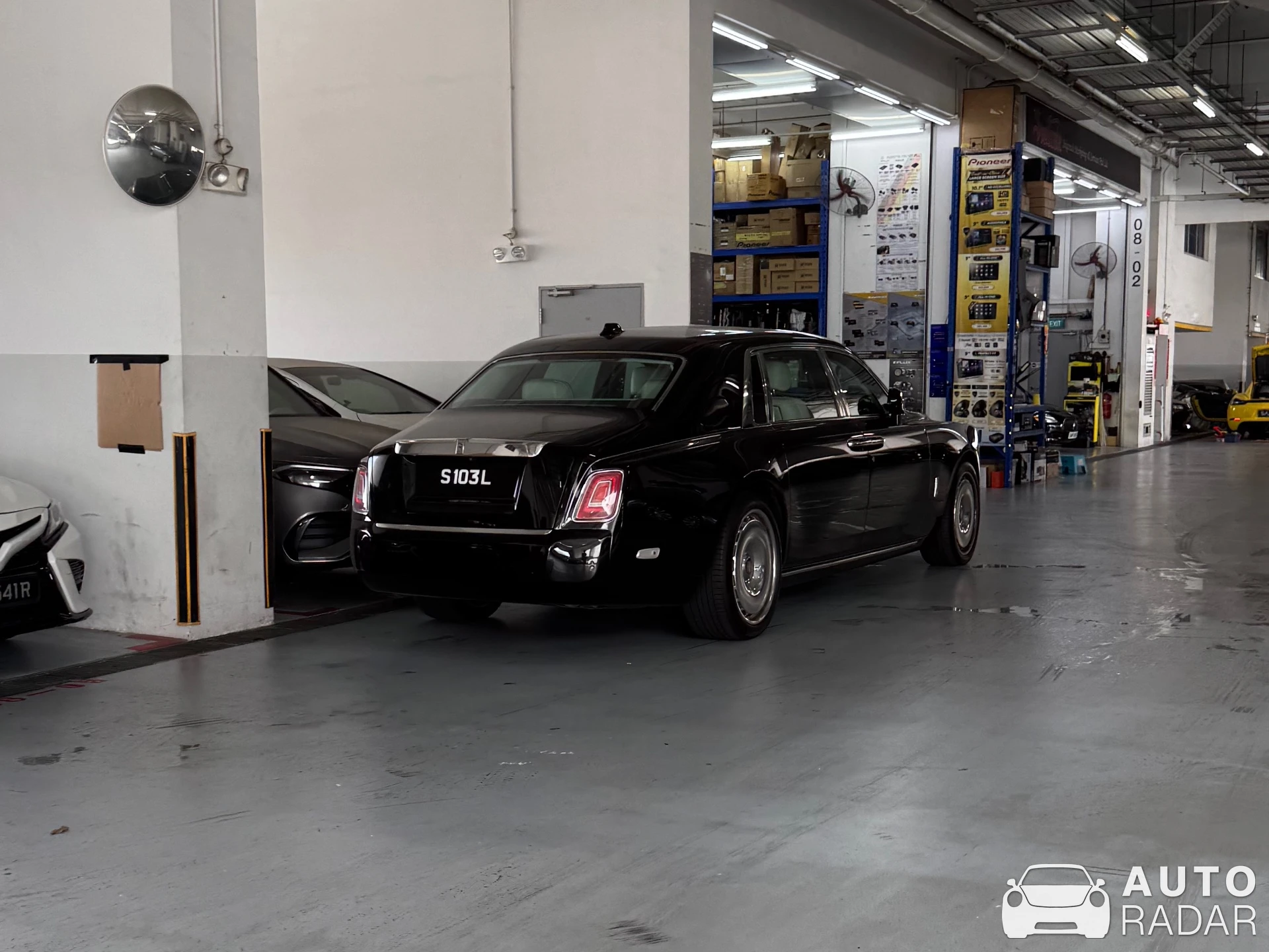 Rolls-Royce Phantom VIII EWB spotted in Singapore