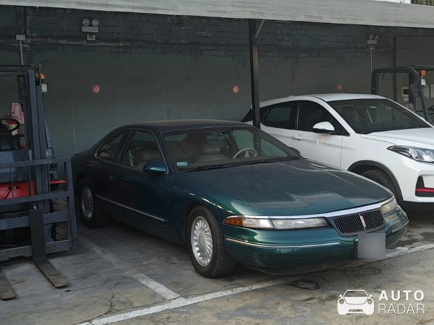 Lincoln Mark VIII spotted in Lima