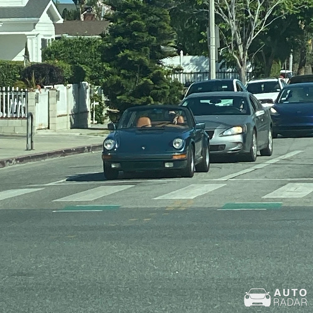 Porsche 964 Carrera 2 Cabriolet spotted in Los Angeles