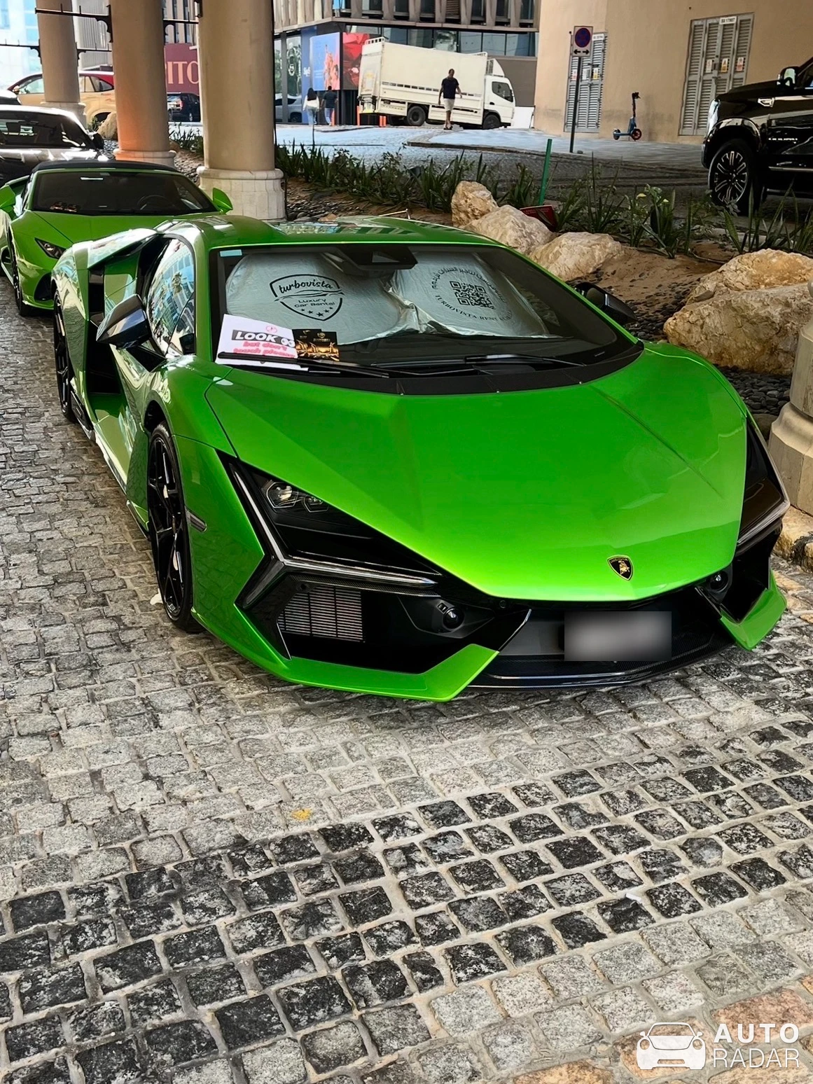 Lamborghini Revuelto spotted in Dubaj, Spojené arabské emiráty