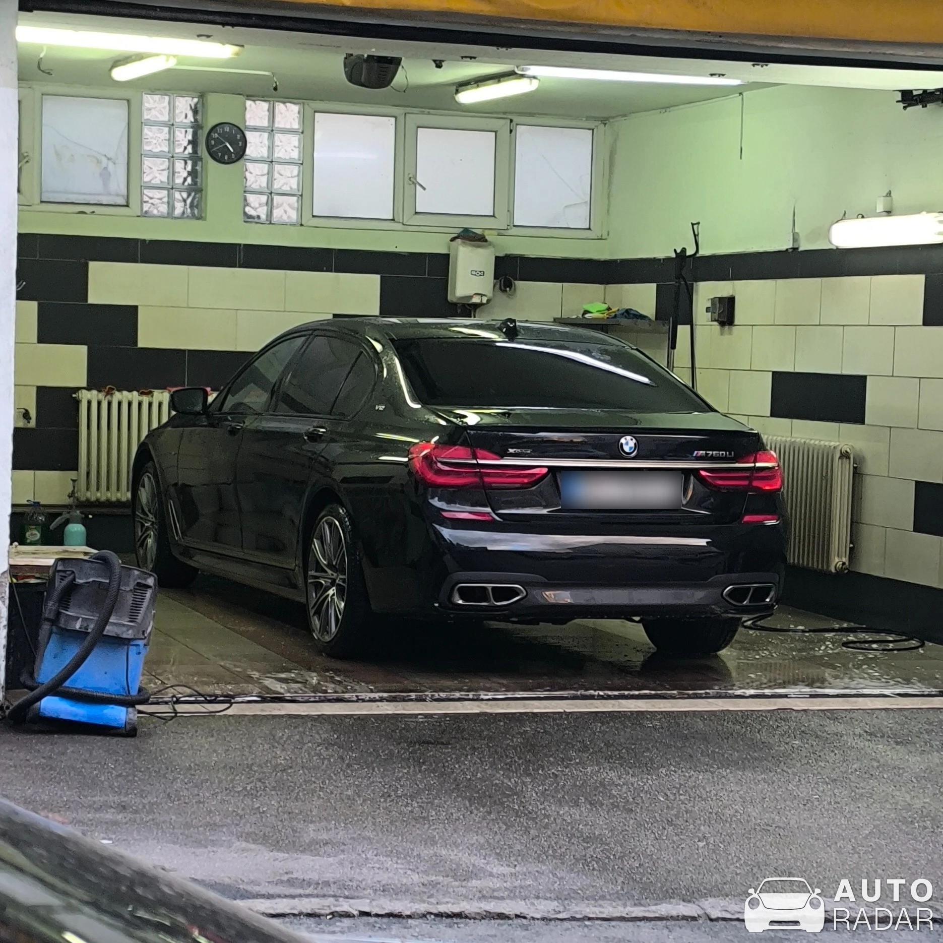 BMW M760Li xDrive spotted in Belgrade