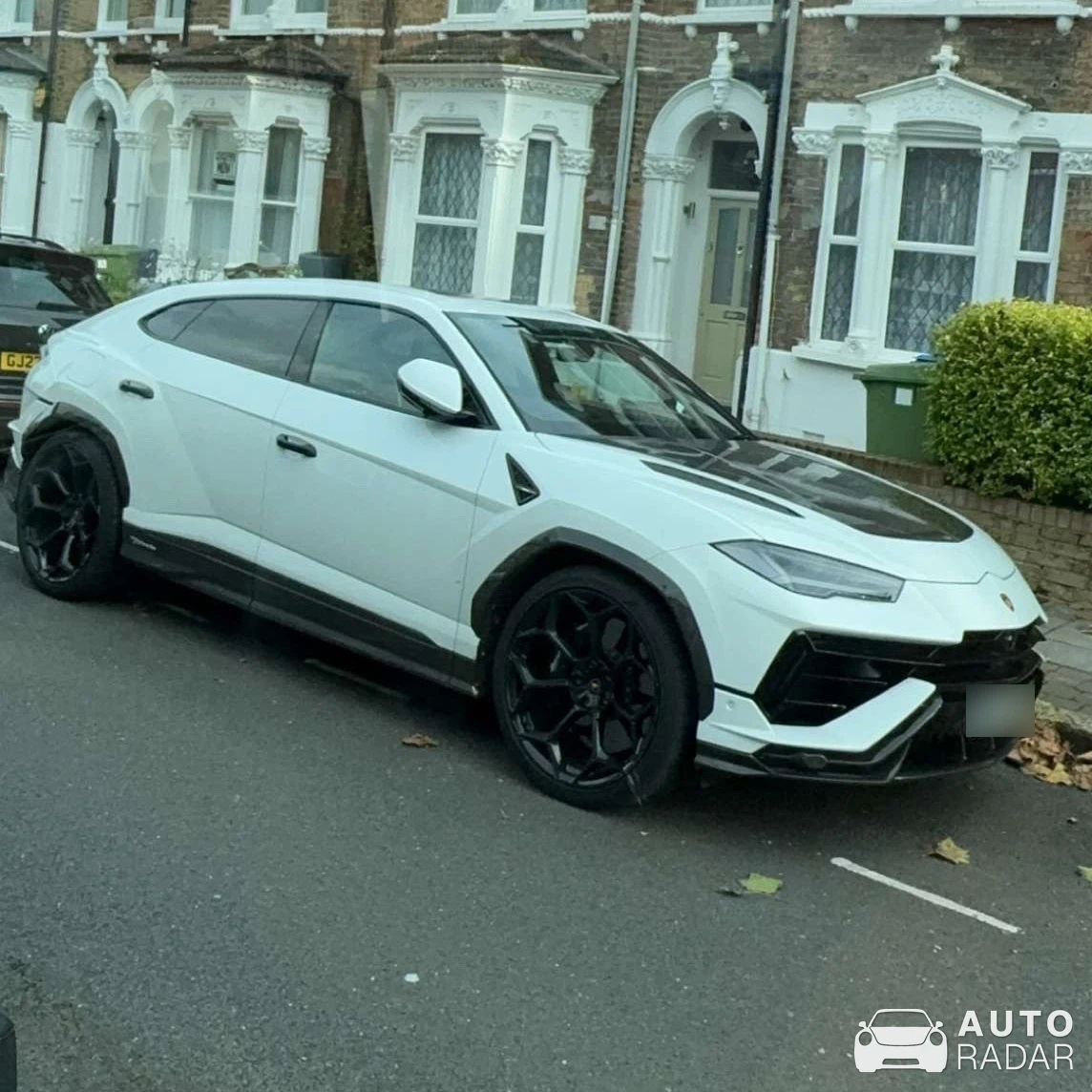 Lamborghini Urus Performante spotted in Southwark, United Kingdom