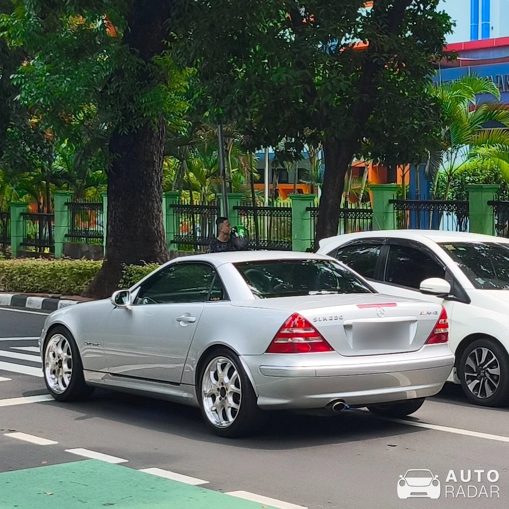 Mercedes-Benz SLK 230 Kompressor spotted in Jakarta