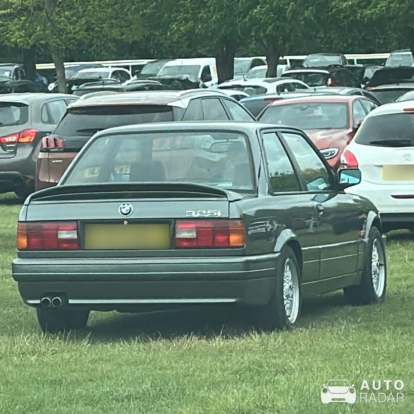 BMW 325i E30 spotted