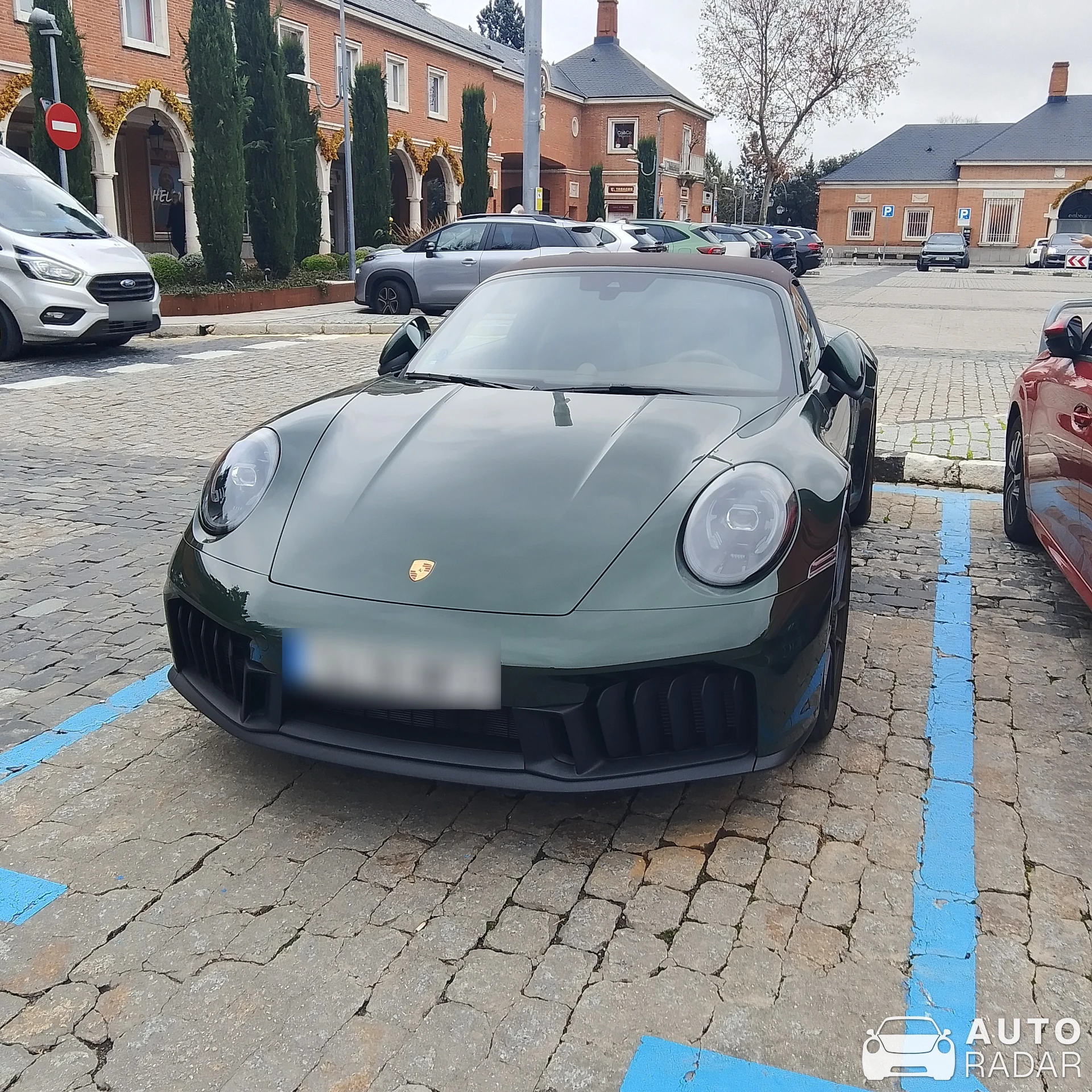 Porsche 992 Carrera GTS T-Hybrid spotted in Madrid