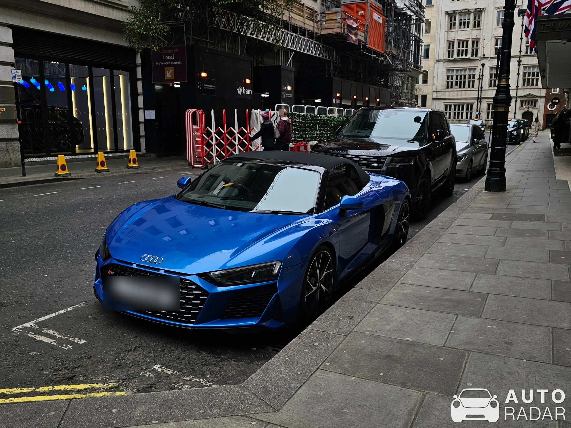 Audi R8 V10 Spyder spotted in Greater London, United Kingdom