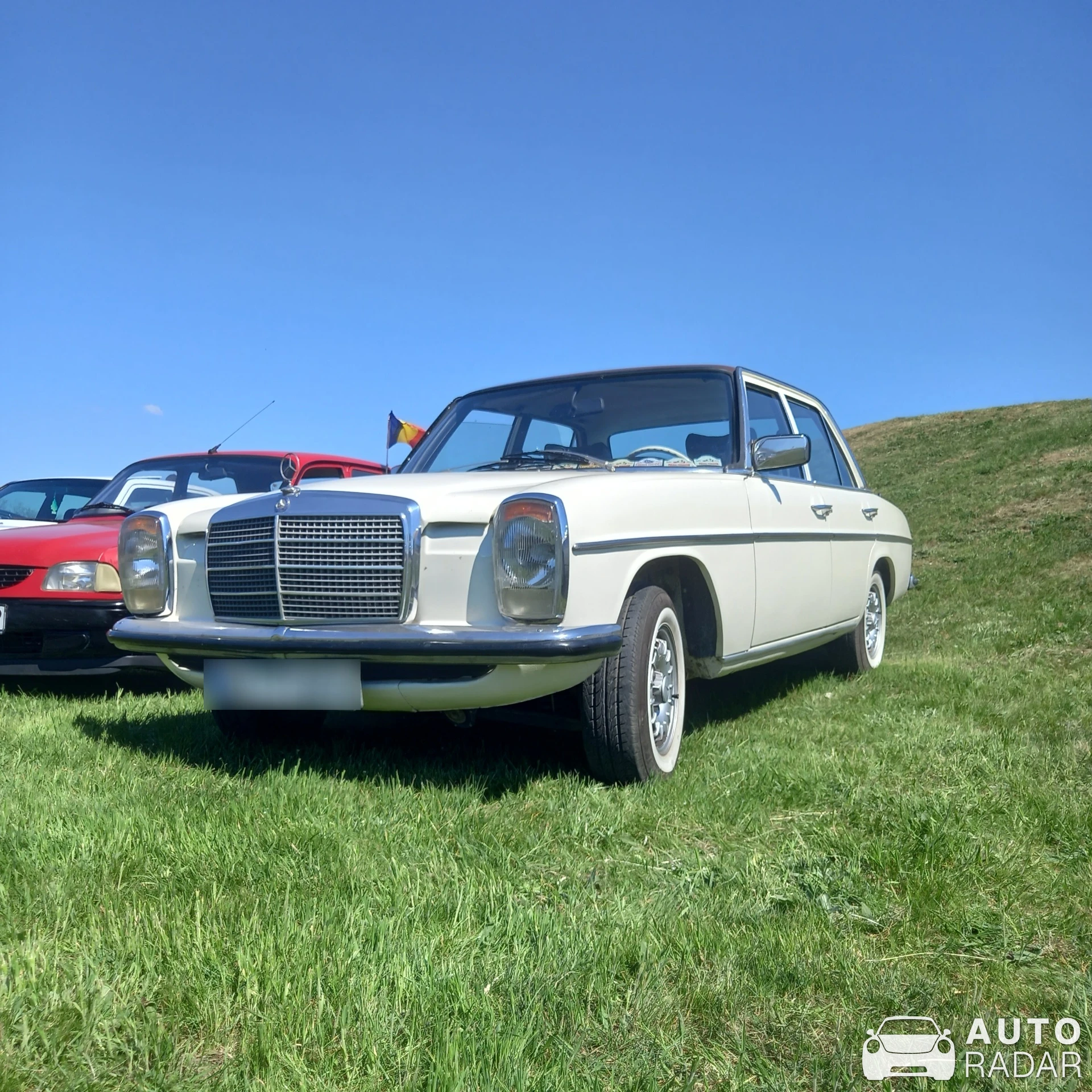 Mercedes-Benz 230E W114 spotted in Biharia