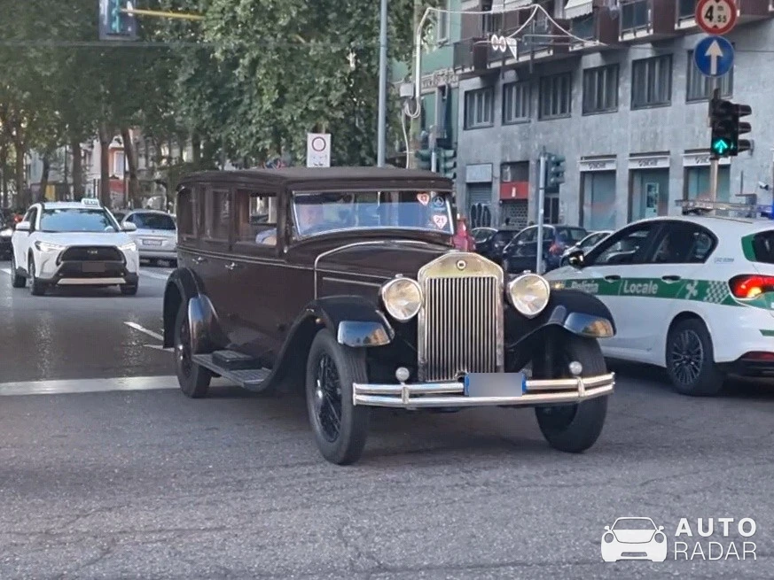 Lancia Lambda spotted in Milano