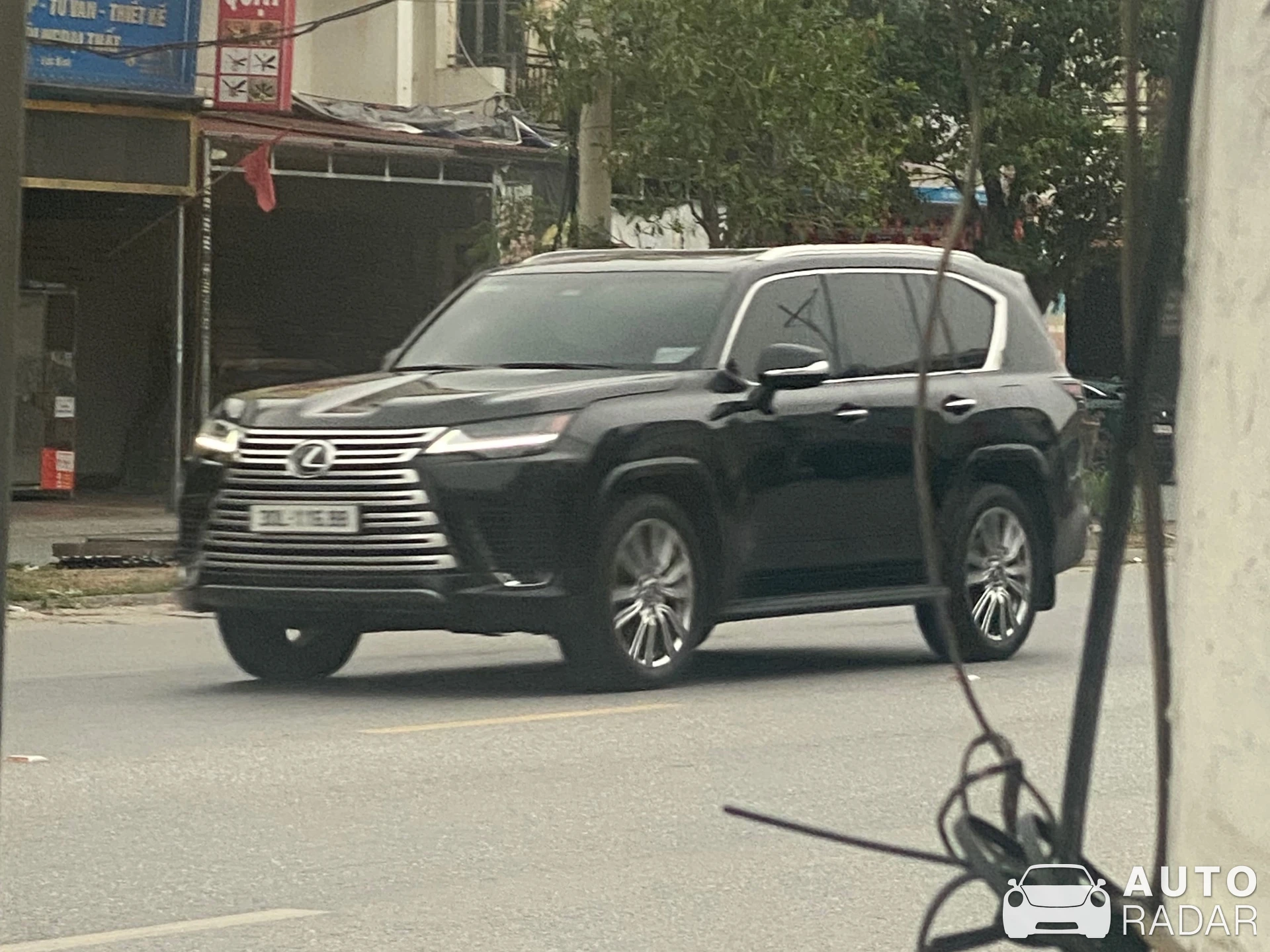 Lexus GS spotted in Hải Dương