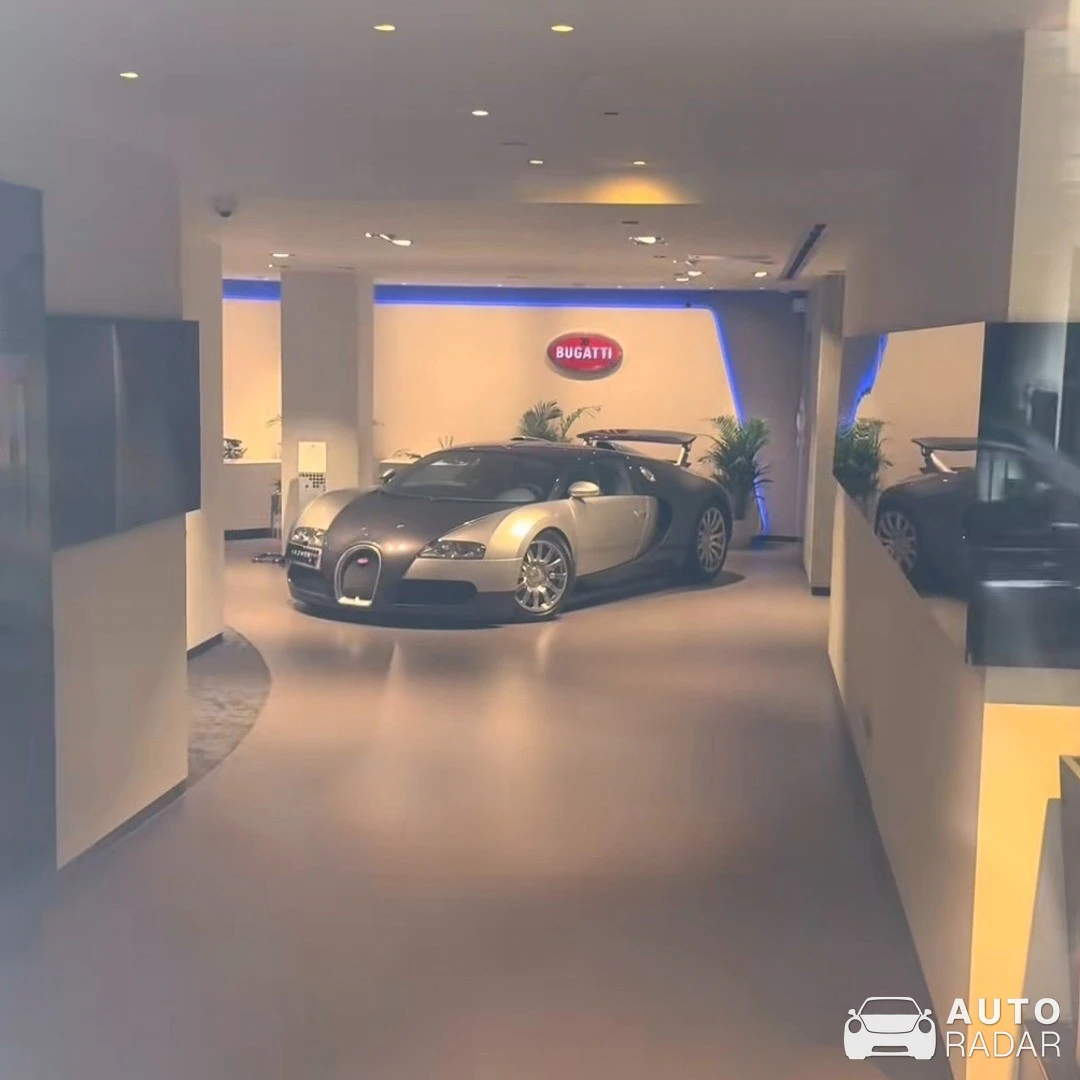 Bugatti Veyron 16.4 spotted in Greater London, United Kingdom