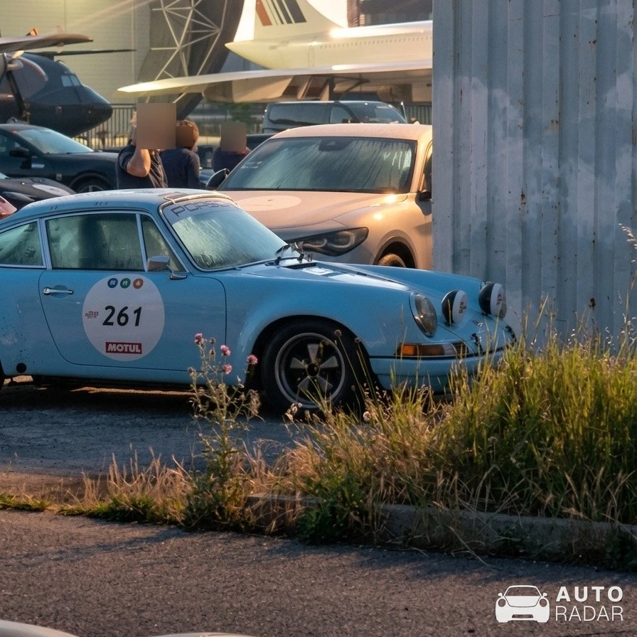 Porsche 911 S/T spotted in Blagnac
