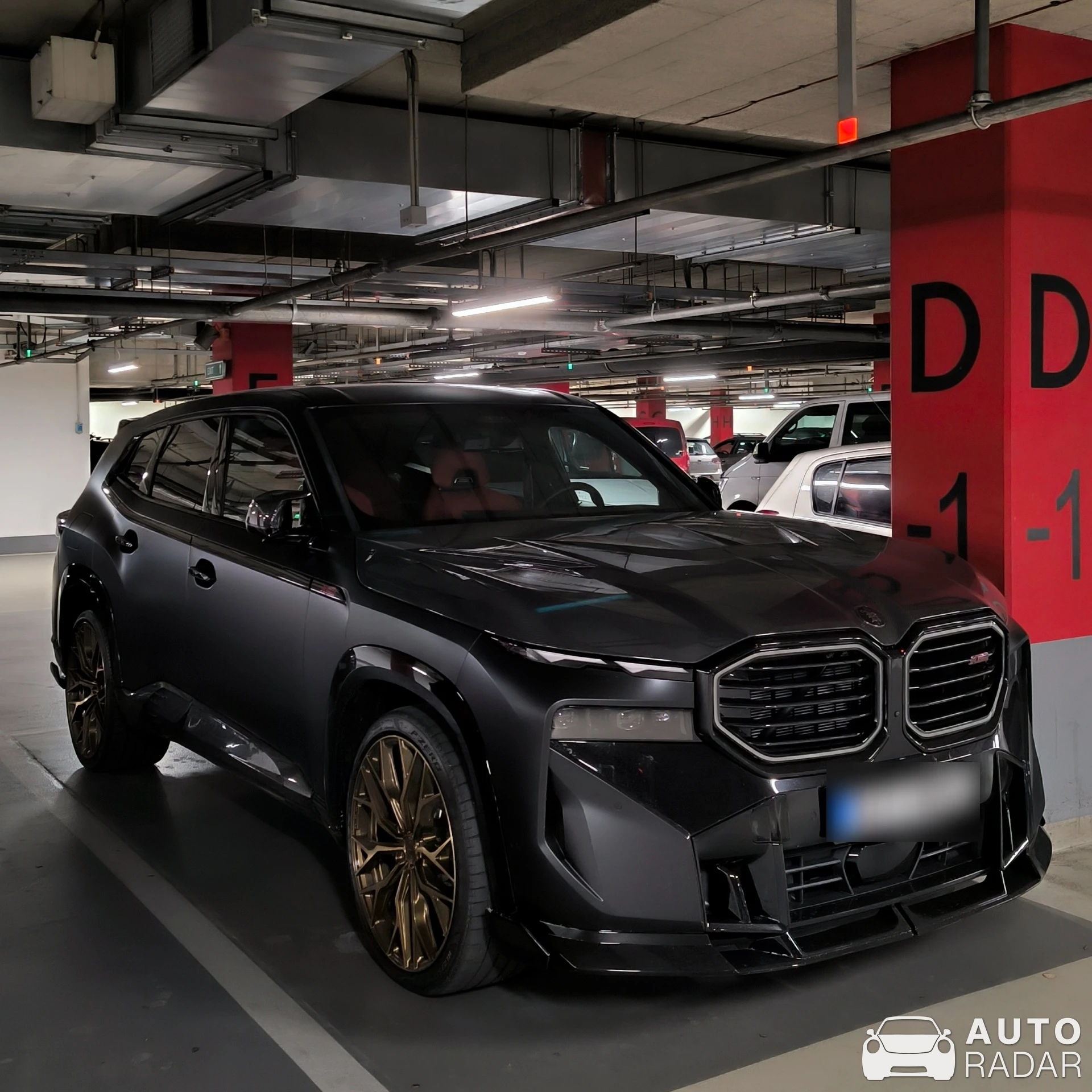 BMW XM G09 Label Red Larte Design spotted in Ostrava