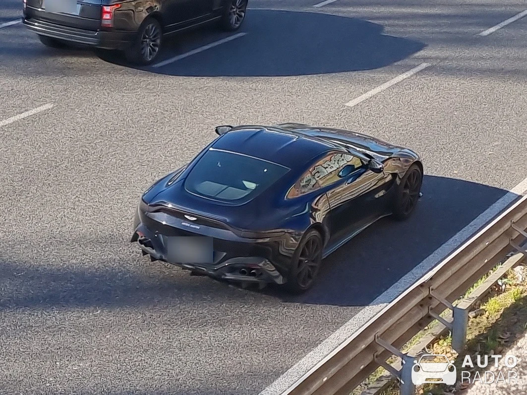 Aston Martin V8 Vantage Roadster 2020 spotted in Milano