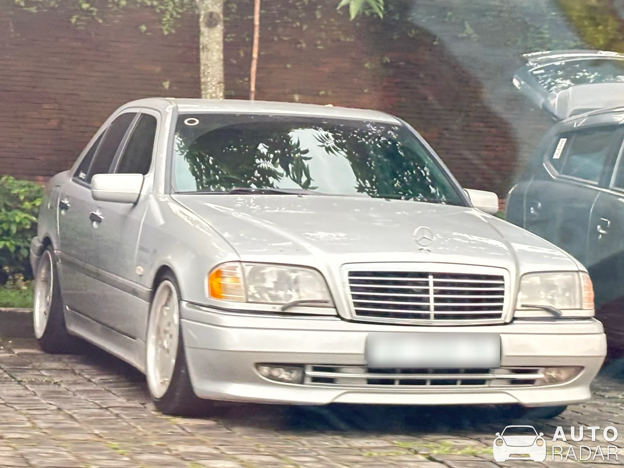 Mercedes-Benz C-Klasse W202 spotted in Sukoharjo