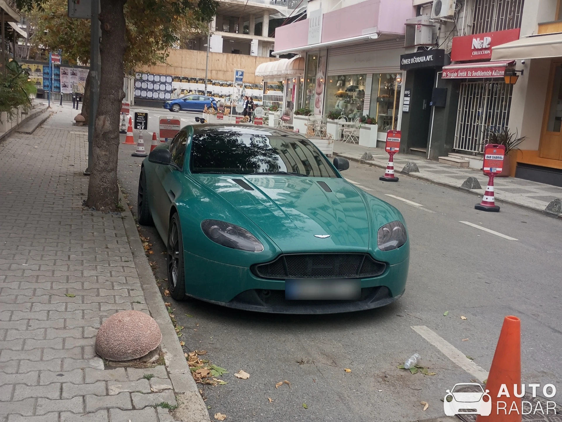 Aston Martin V8 Vantage Series 1 'Flip Tail' spotted in Kadıköy