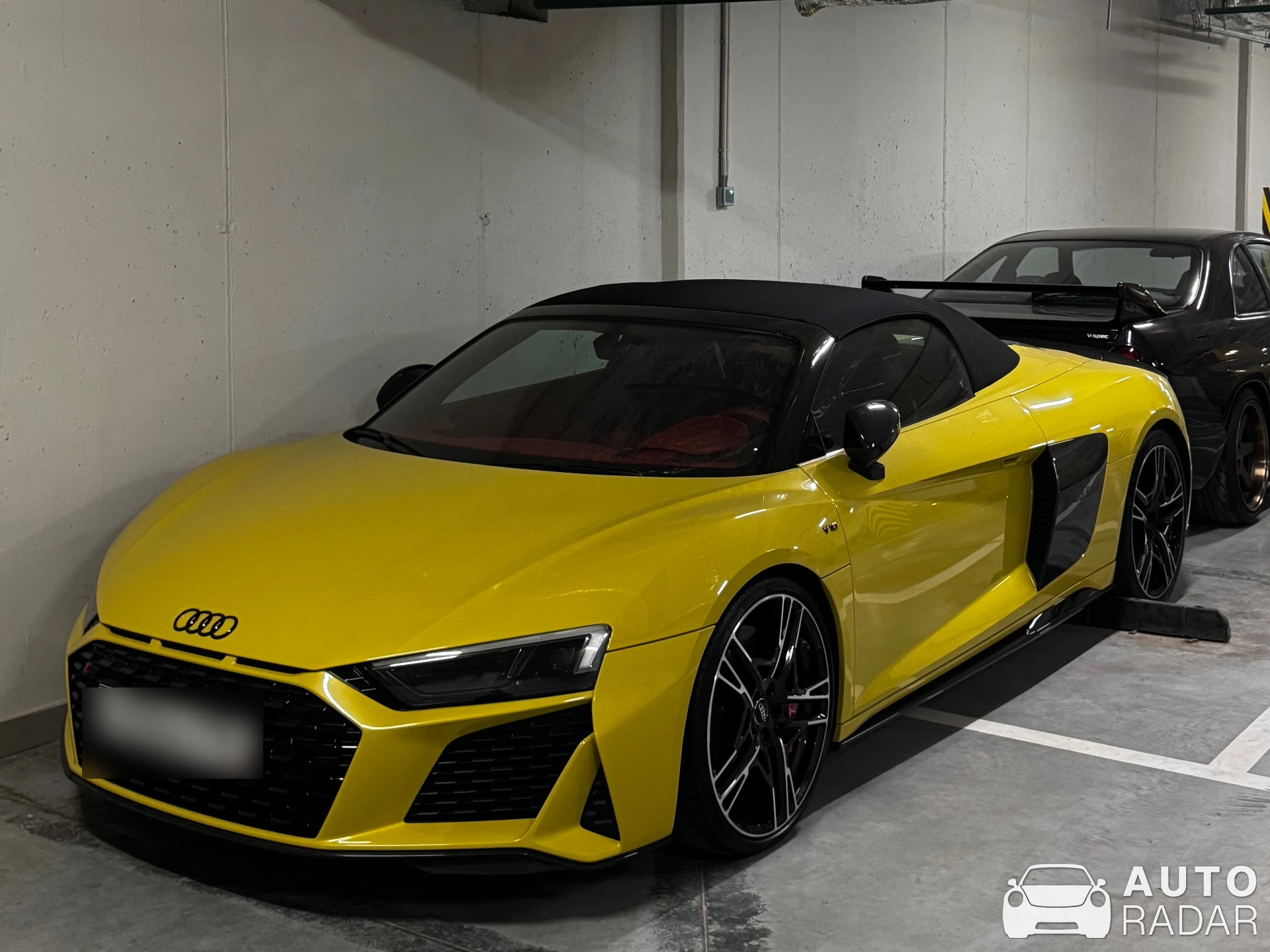 Audi R8 V10 Spyder spotted in Москва, Россия