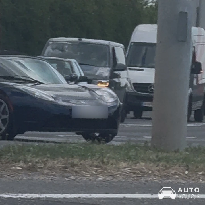 Tesla Roadster spotted in Traiskirchen