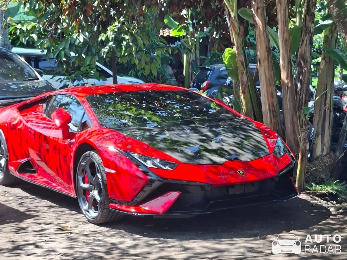 Lamborghini Huracán LP640-2 Tecnica spotted in Sleman