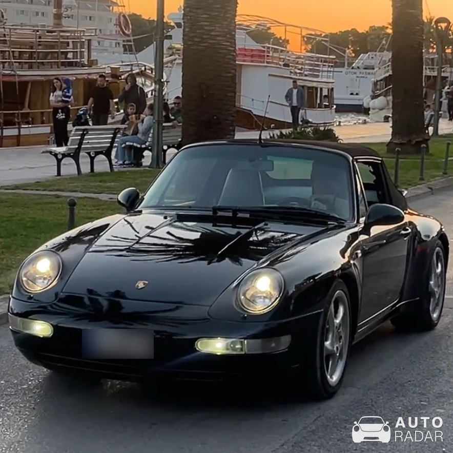 Porsche 993 Carrera Cabriolet spotted in Makarska