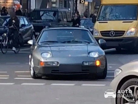 Porsche 928S spotted in Berlin