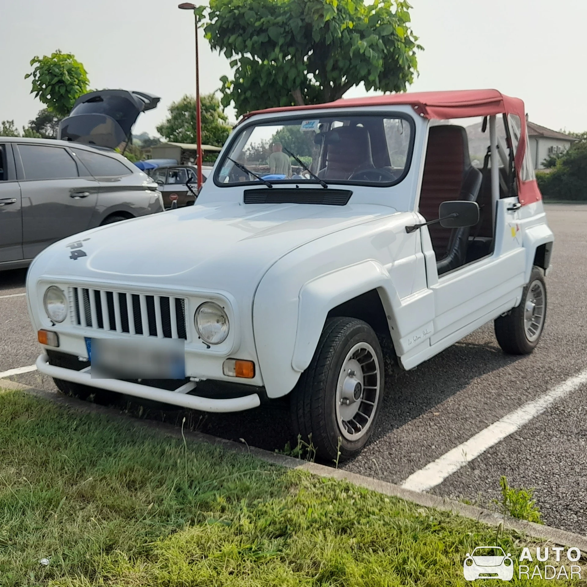 Renault 4L JP4 spotted in Saint-Pierre-de-Chandieu