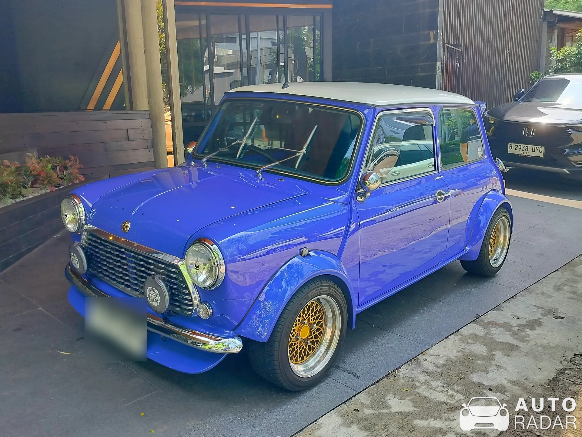 Mini Cooper spotted in Kota Jakarta Selatan, Indonesia