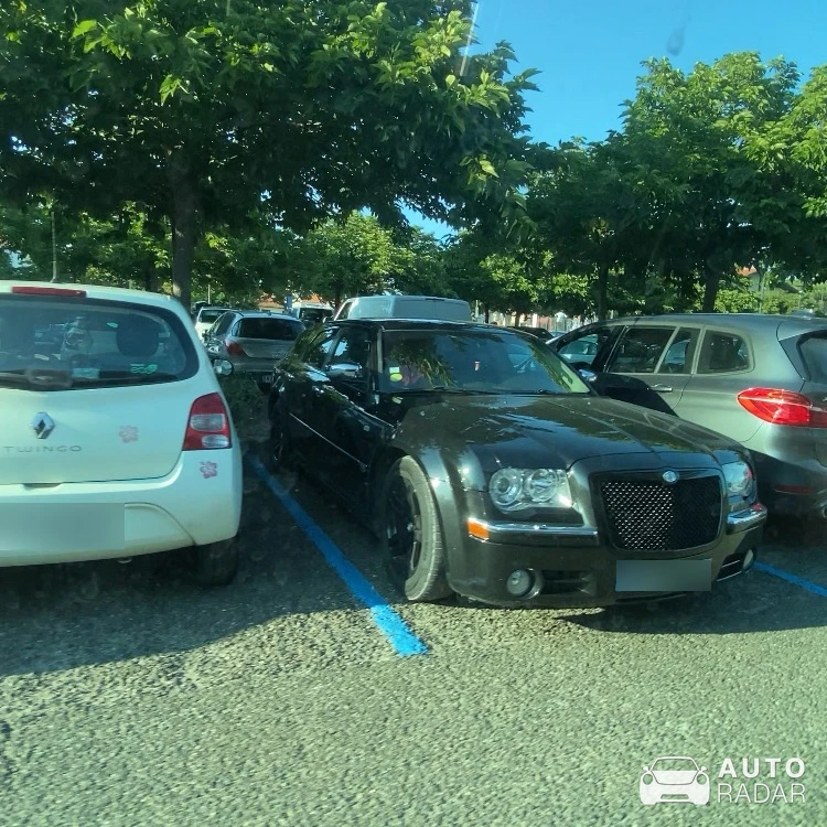 Chrysler 300 SRT8 spotted in Den Dolder