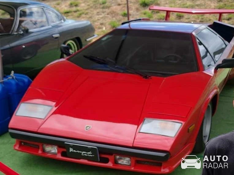 Lamborghini Countach 5000 Quattrovalvole spotted in Alajuela