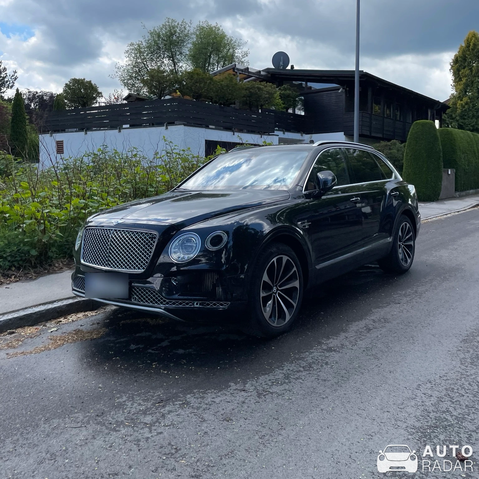 Bentley Bentayga spotted in Wolfratshausen