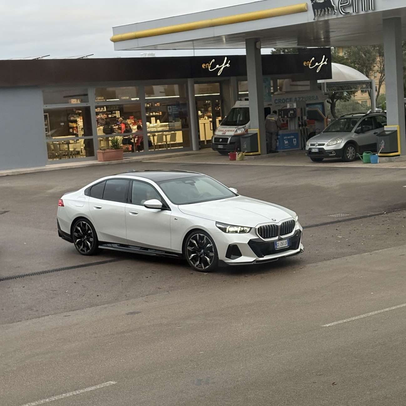 BMW i5 M60