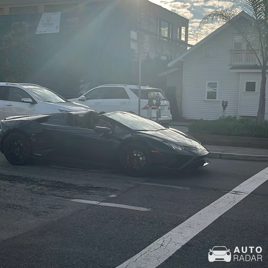 Lamborghini Huracán LP640-4 EVO Spyder spotted in Hermosa Beach, United States