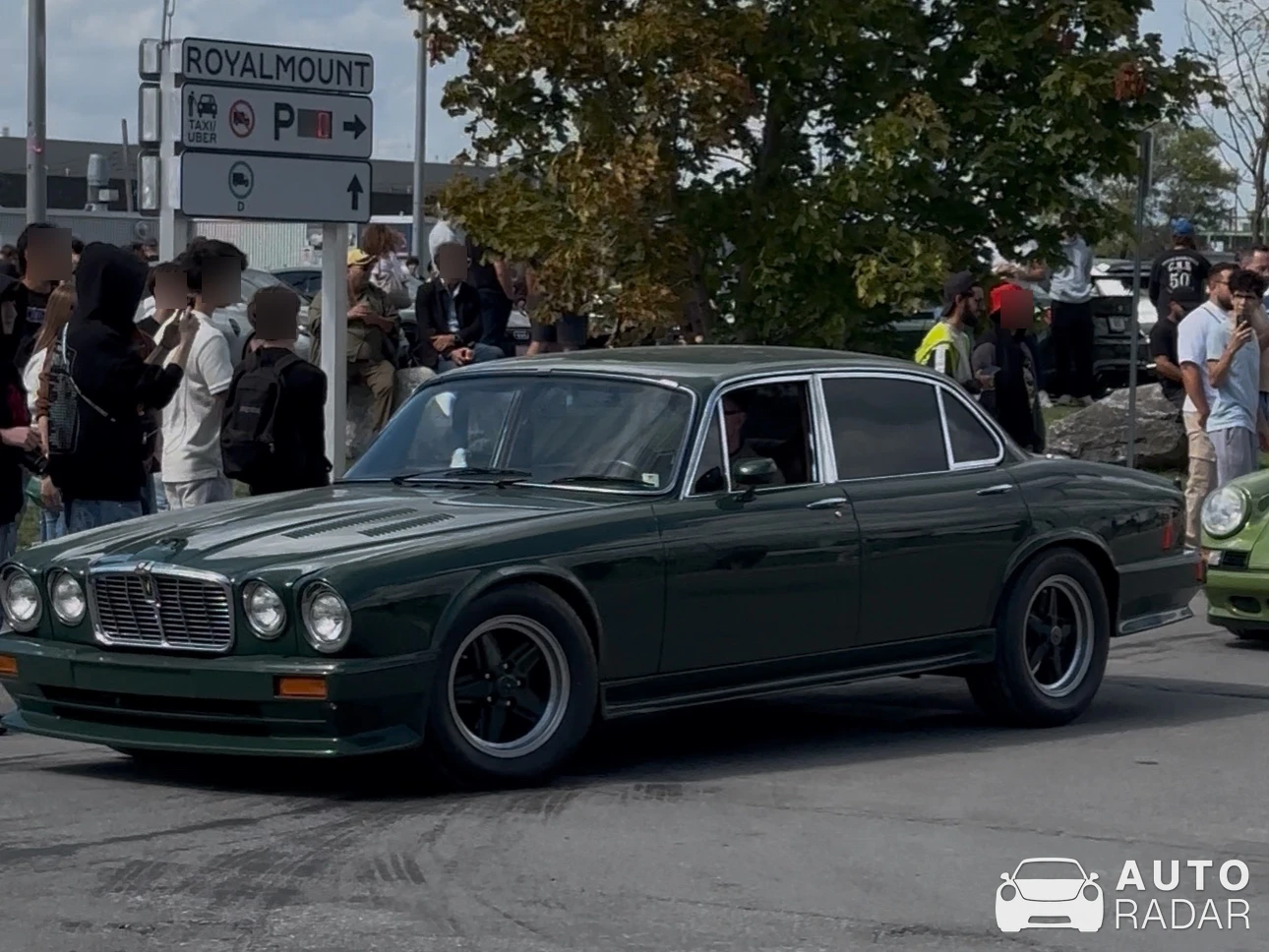 Jaguar XJ12 spotted in Mont-Royal