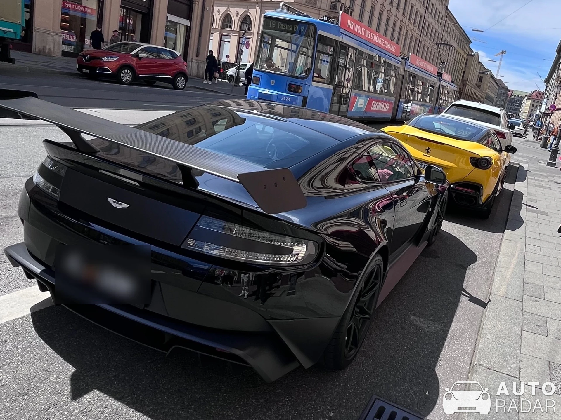 Aston Martin V8 Vantage spotted in München, Deutschland