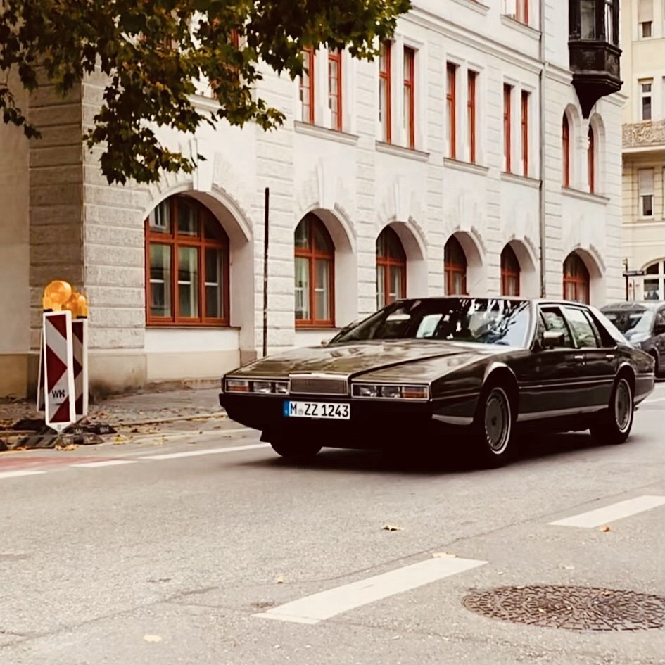 Aston Martin Lagonda Series 2