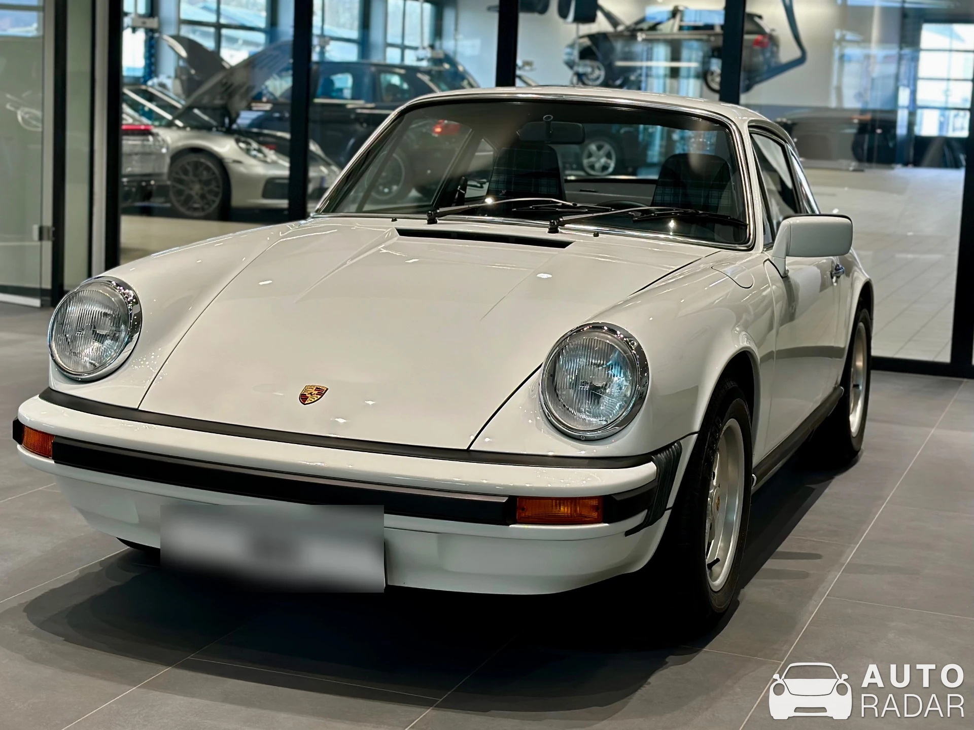 Porsche 911 Carrera 2.7 spotted in Trier