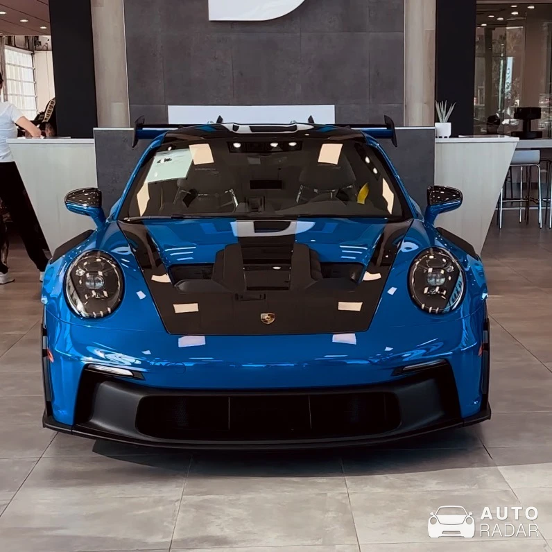 Porsche 992 GT3 RS MkI spotted in Saint-Eustache, Canada
