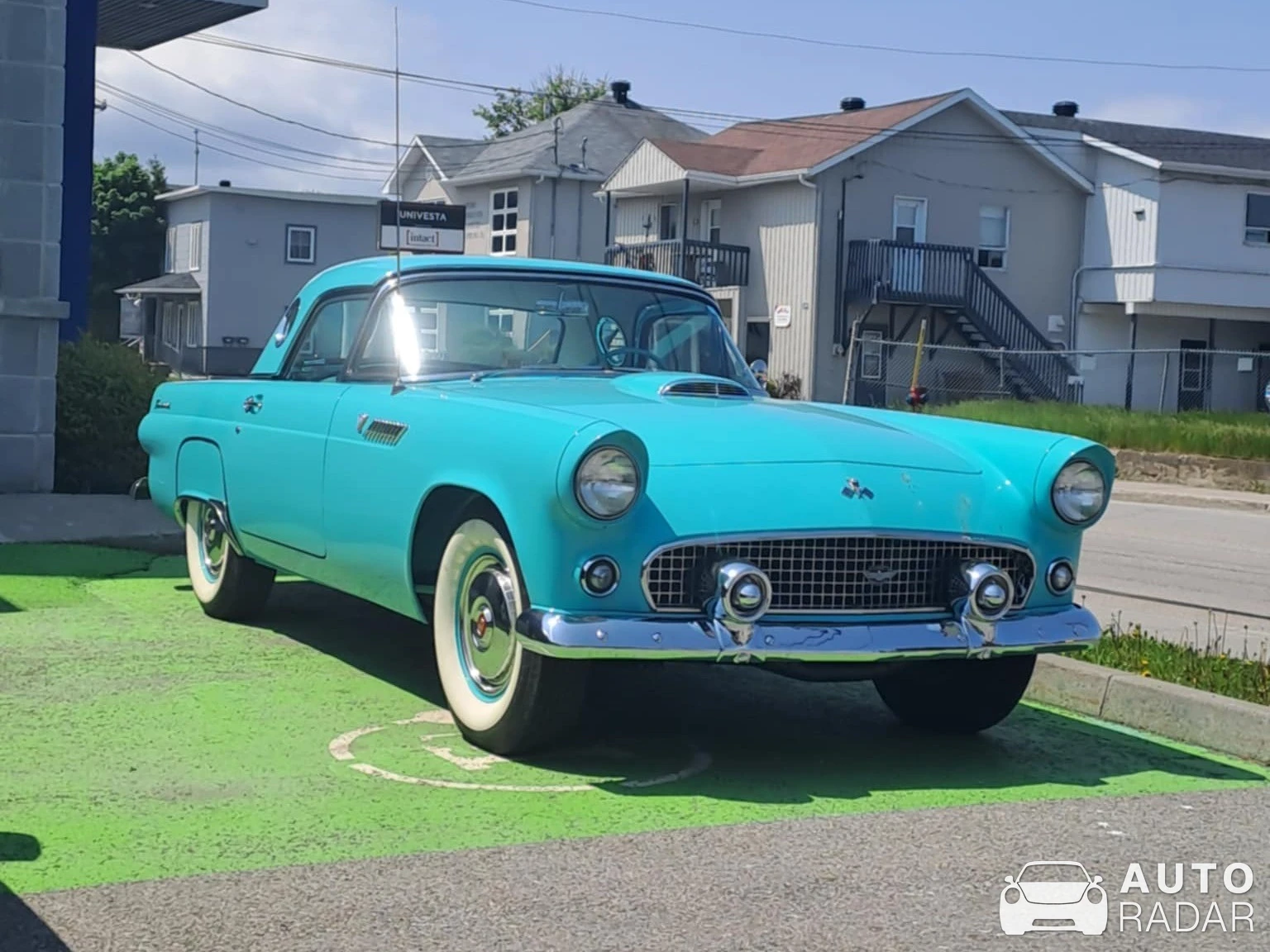 Ford Thunderbird spotted in Rimouski