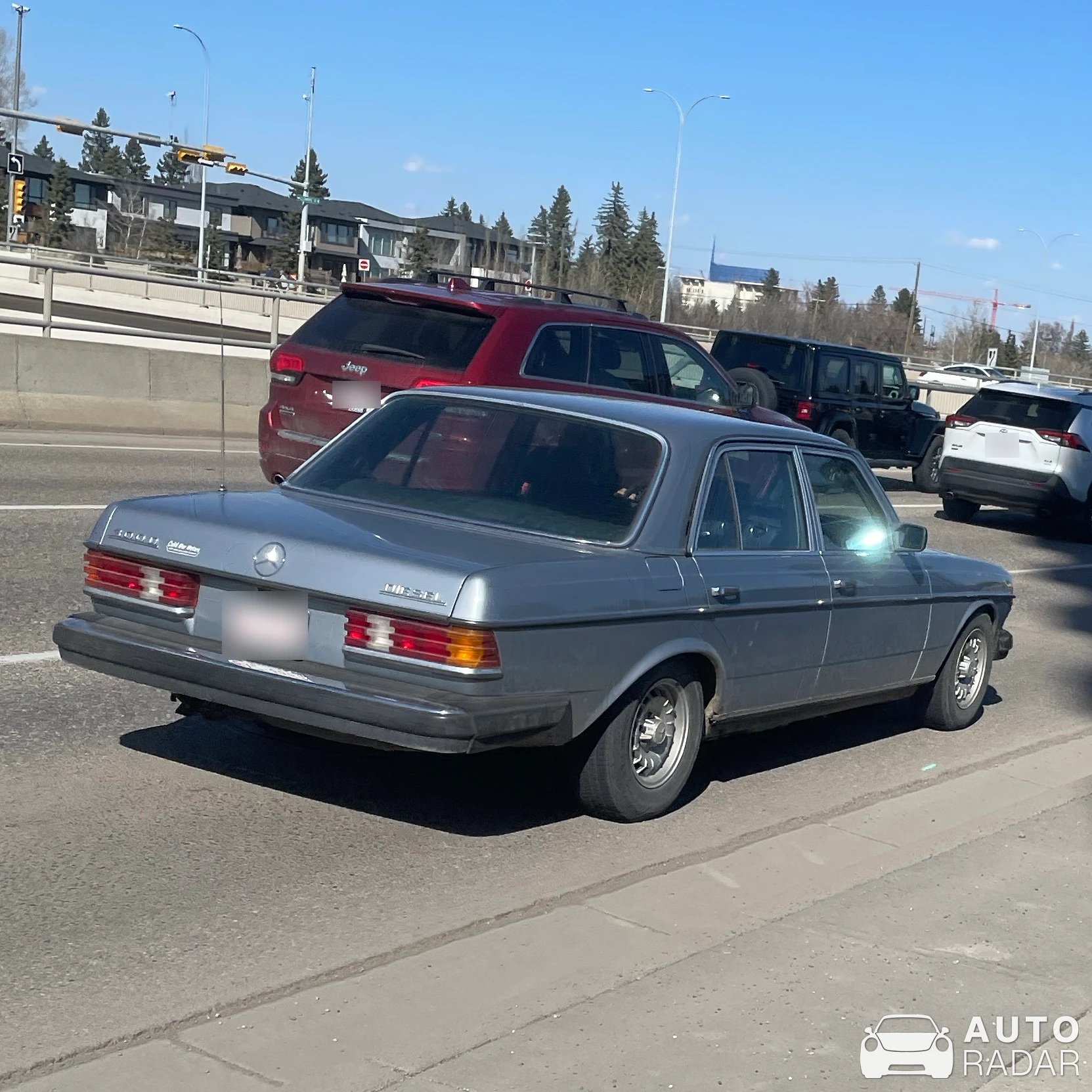 Mercedes-Benz 300D W123 spotted in Calgary