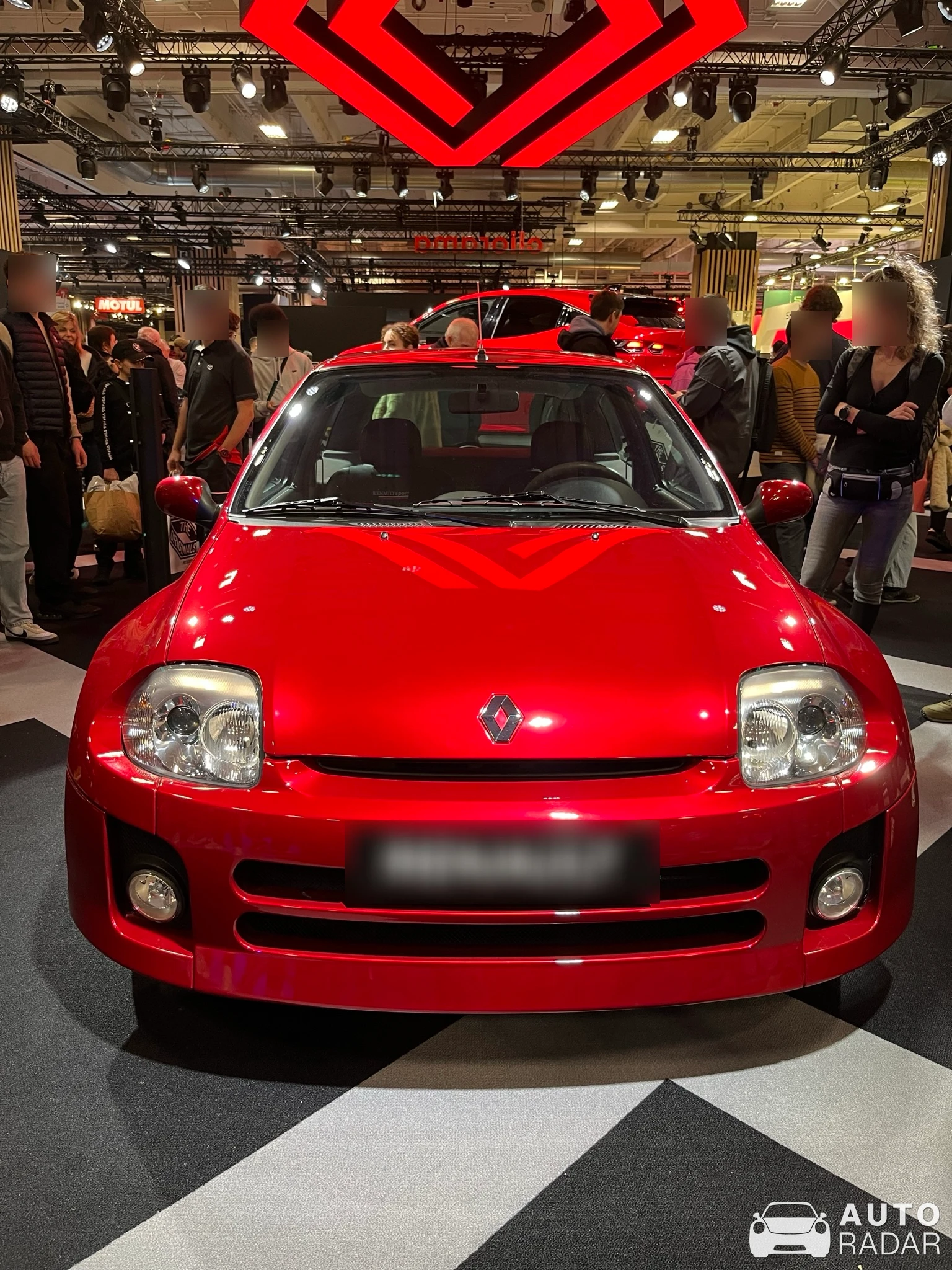 Renault Clio V6 Phase II spotted in Paris