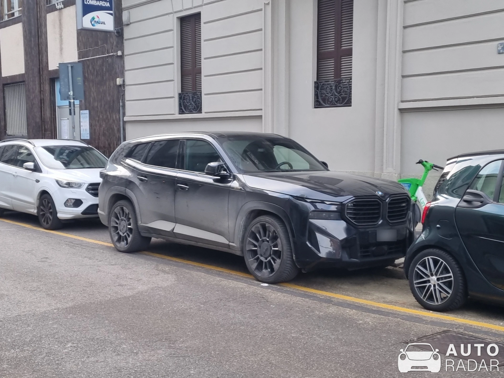 BMW XM G09 spotted in Milano, Italy