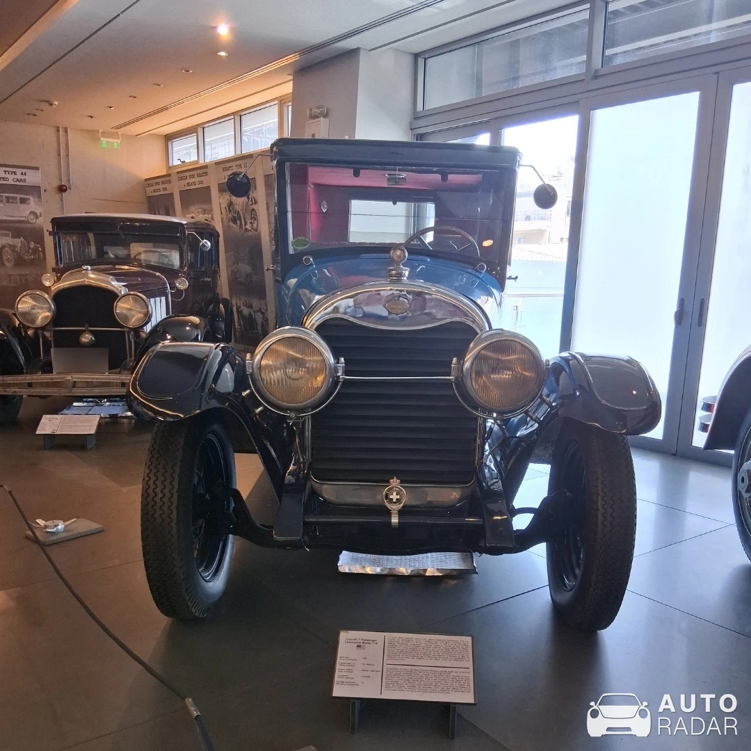 Lincoln Type 118 spotted in Athina, Greece